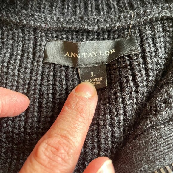 Women’s Ann Taylor Black Cardigan Sweater size Large - Picture 7 of 9